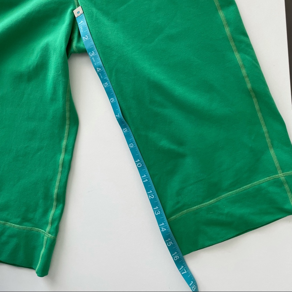 Vintage Luluemon Green sz 6 crop - Picture 9 of 12